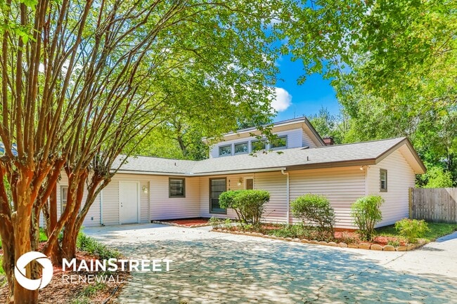 Building Photo - 8162 Cayuga Trail W