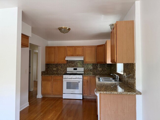 Foto del edificio - 5534 N Campbell Ave