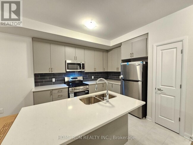 Building Photo - 948 Eileen Vollick Cres