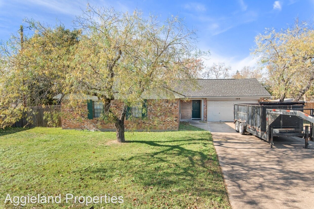 Primary Photo - 3 br, 2 bath House - 1419 Holik