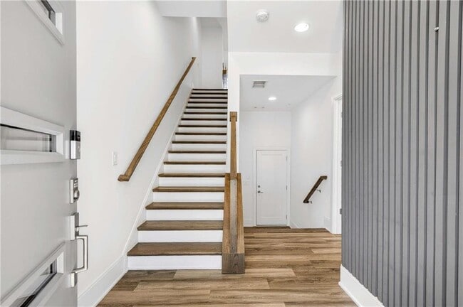 Building Photo - 1338 Booth Ave NW