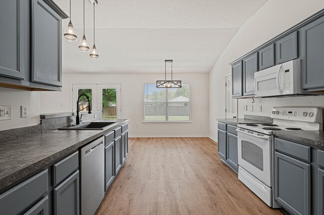 Foto del edificio - 8517 High School Blvd