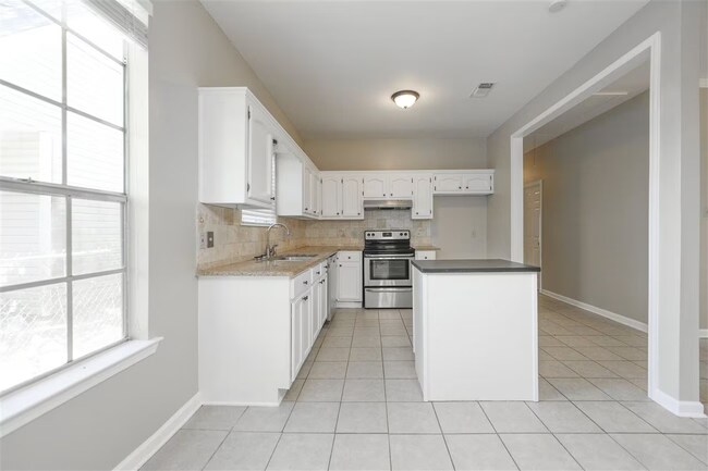 Foto del edificio - 7131 Point Avery Dr