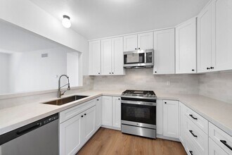 Building Photo - 402 Corto Ln