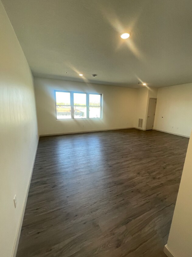Foto del edificio - Two-Bedroom Unit at Tiller+Main