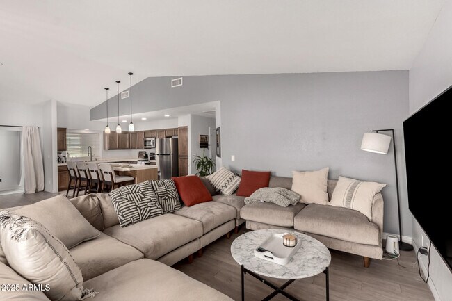 Foto del edificio - 303 W Fellars Dr