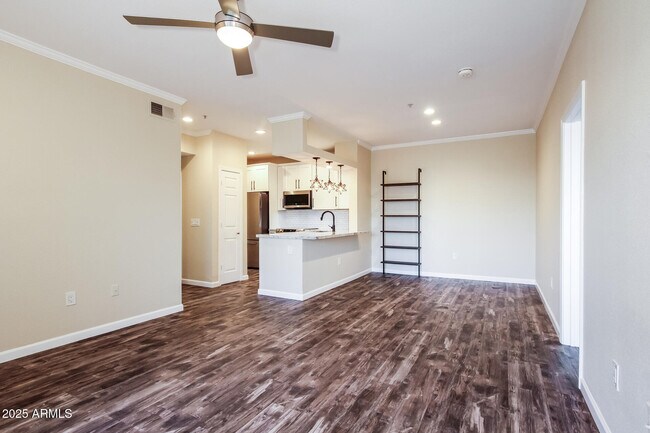 Building Photo - 5401 E Van Buren St