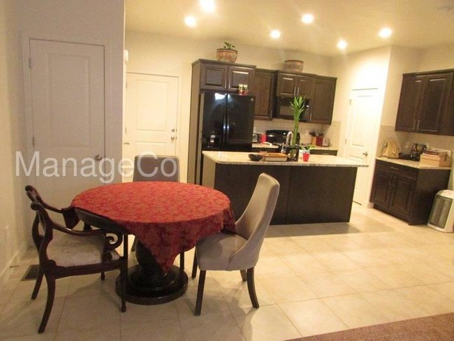 Foto del edificio - Comfortable New Townhouse