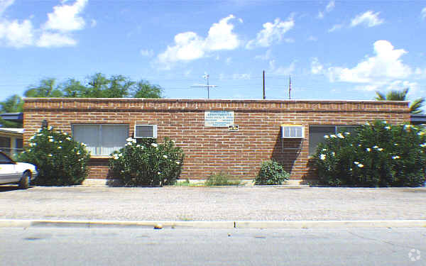 Building Photo - Sundance Apartments