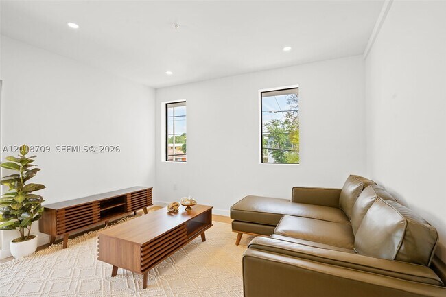 Foto del edificio - 728 NW 55th St