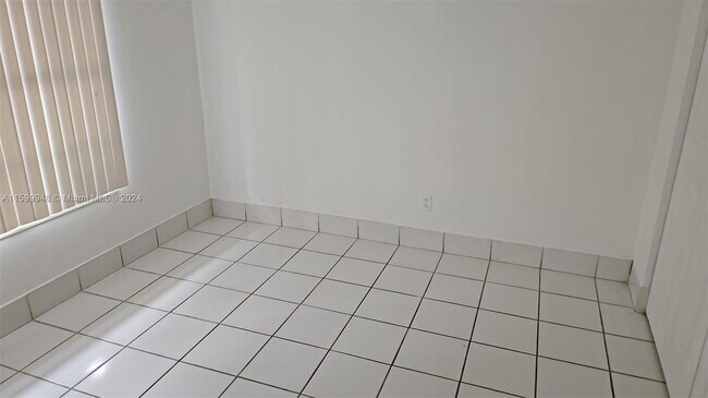 Foto del edificio - 1385 White Pine Dr