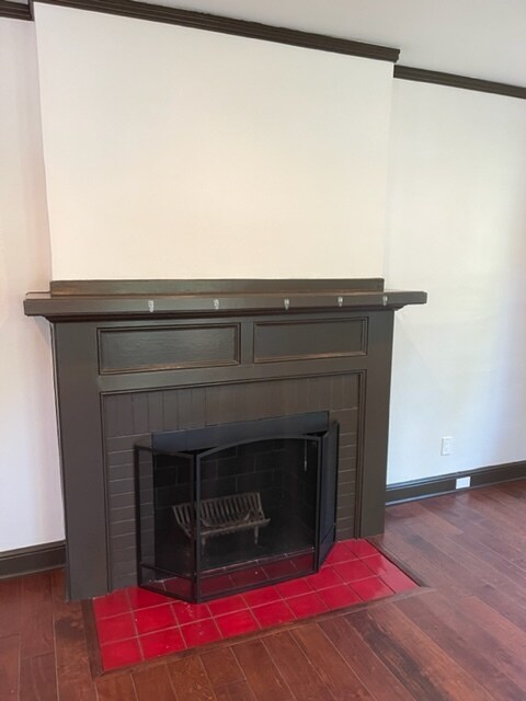 Wood Burning Fire Place - 812 N Mar Vista Ave