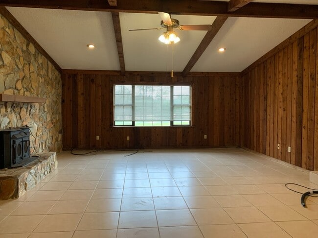 Building Photo - 4496 Cat Creek Rd