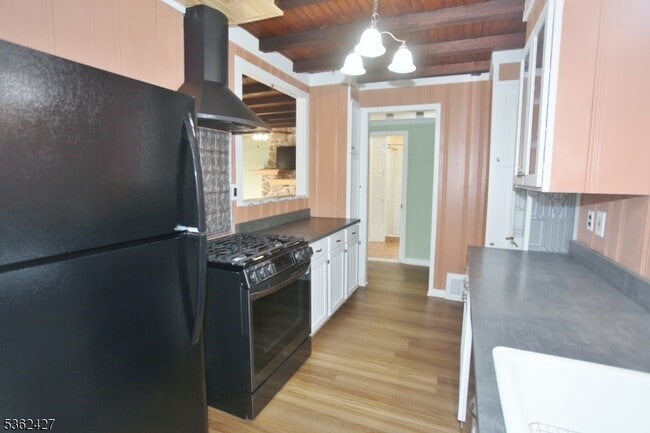 Building Photo - 56 Rogerene Way