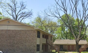 Building Photo - 812 E Palestine St