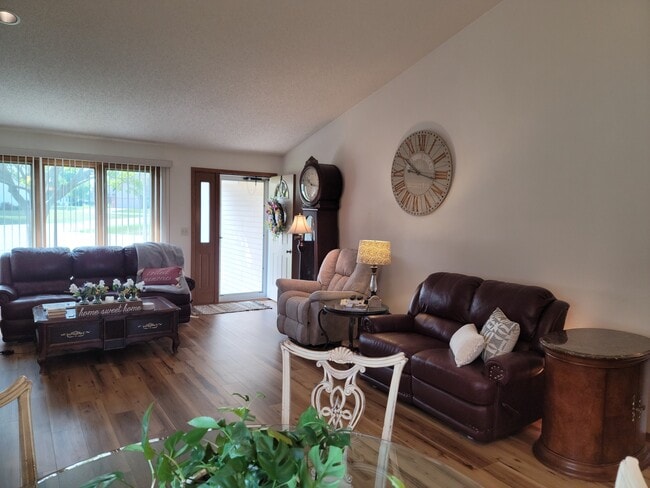 Front door and great room - N9673 Emerald Ln