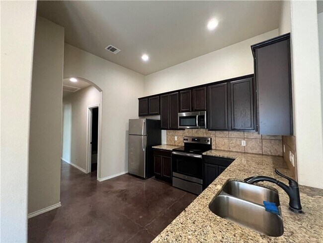 Building Photo - P2-179 Joanne Loop Buda, TX 78610