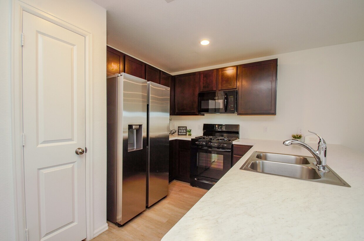 Building Photo - 4355 Palmetto Grv Ln