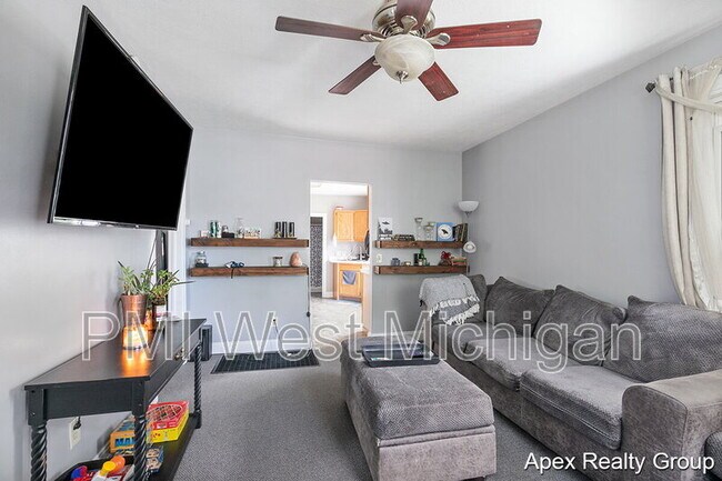 Building Photo - 1530 Quarry Ave NW