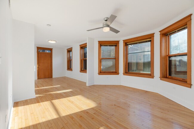 Building Photo - 2623 N Kimball Ave