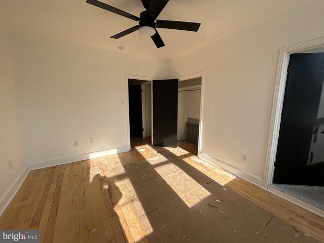 Building Photo - 2823 W Girard Ave