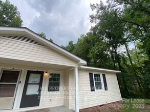 Building Photo - 1507 Jamaica Rd
