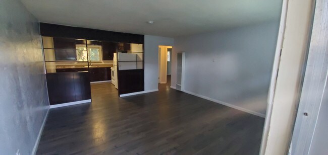 Building Photo - 225 W Eaton Ave