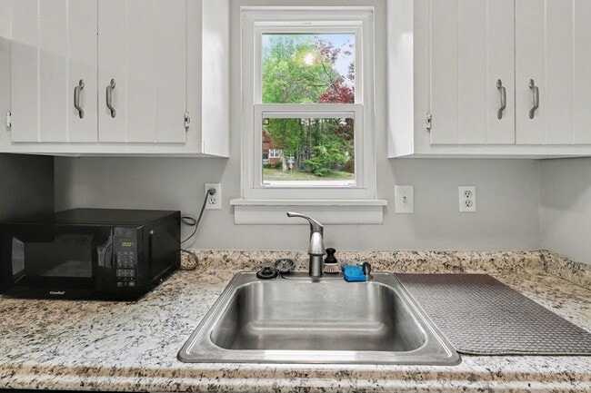 Foto del edificio - Beautiful 3 Bedroom Home in North Chesterfield ***Available Early July 2026***