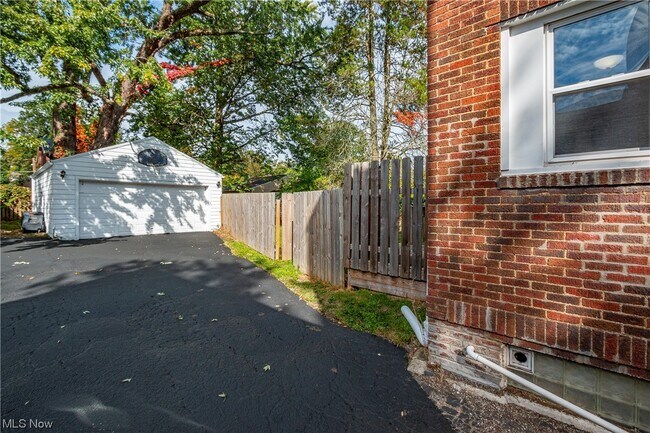 Foto del edificio - 486 Sumatra Ave