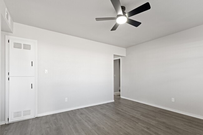 Foto del edificio - 1304 Pinewood Ct