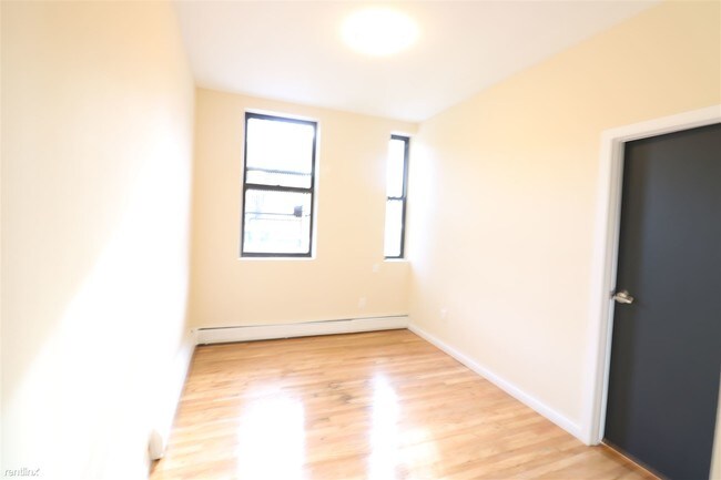 Building Photo - 475 Wilson Ave