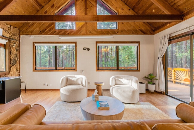 Building Photo - 30856 Thumper Dr