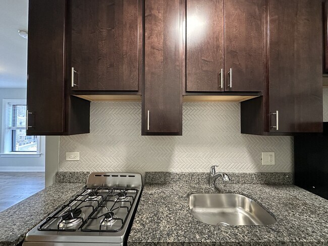 Foto del edificio - 712 W Brompton Ave