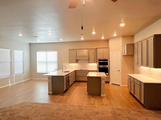 Building Photo - 9807 Viola Ave