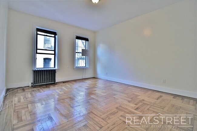 Building Photo - Magnificent 1 Bed Across the St from Prosp...
