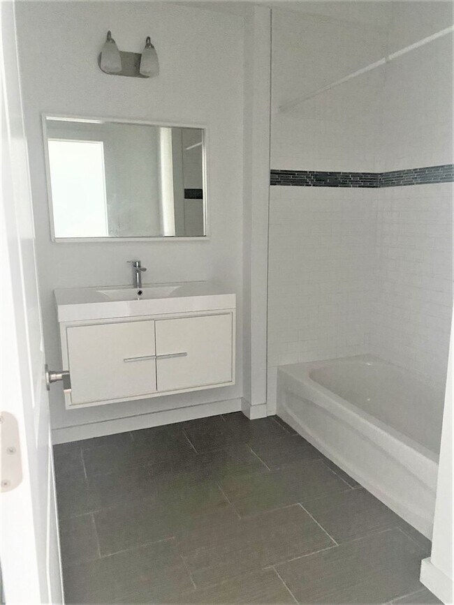 Building Photo - House for Rent in Fishtown