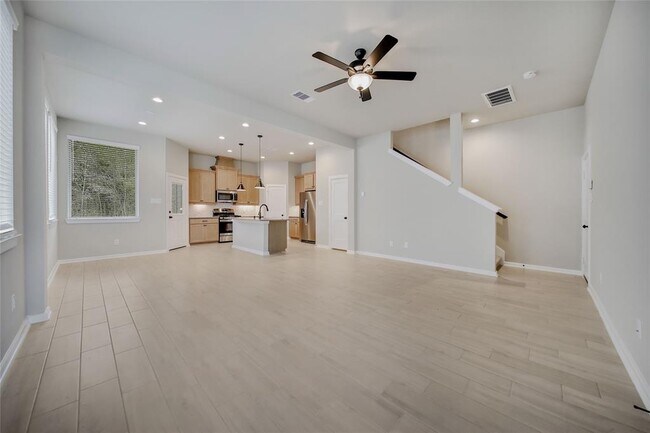 Building Photo - 555 Longleaf Pine Dr