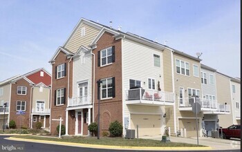 Building Photo - 25496 Schooley Mill Terrace