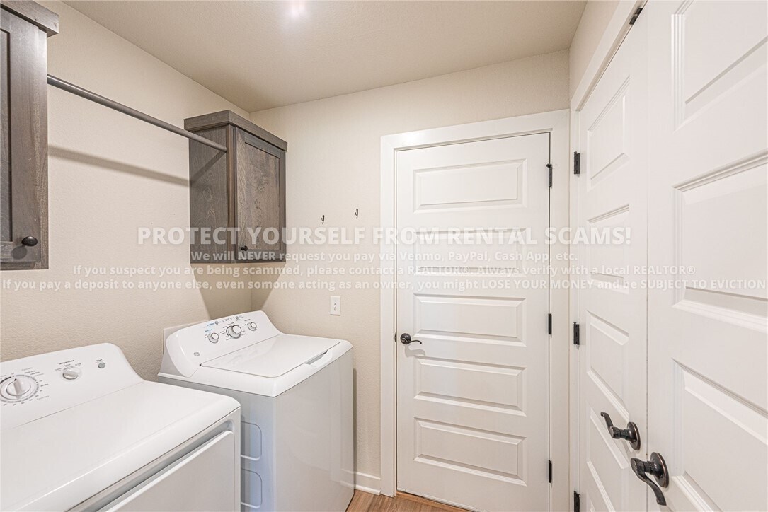 Foto del edificio - 347 W Tyler Rd