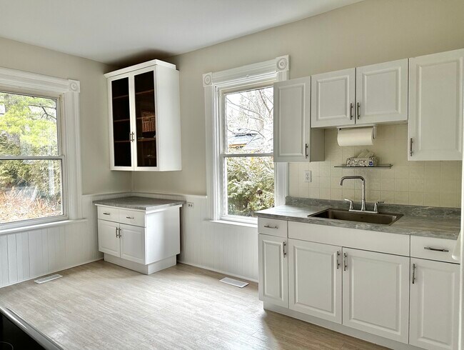 Kitchen - 48 Brown St