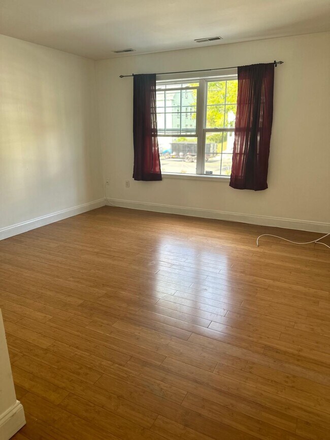 Building Photo - 226-236 River St