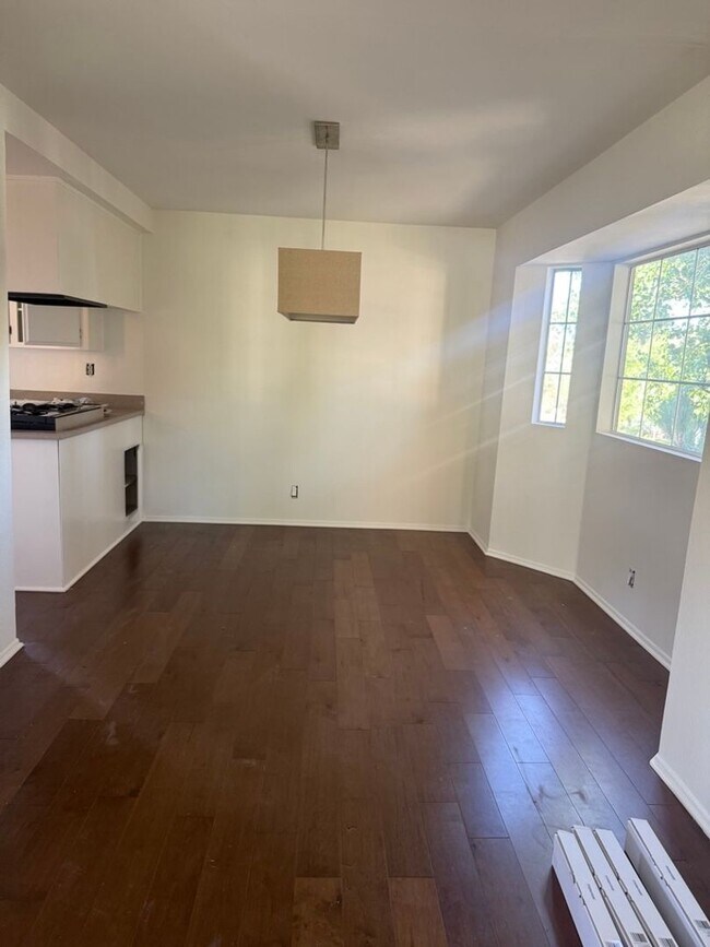 Foto del edificio - SPACIOUS AND BRIGHT 2 BED +2.5 BATH CONDO!...