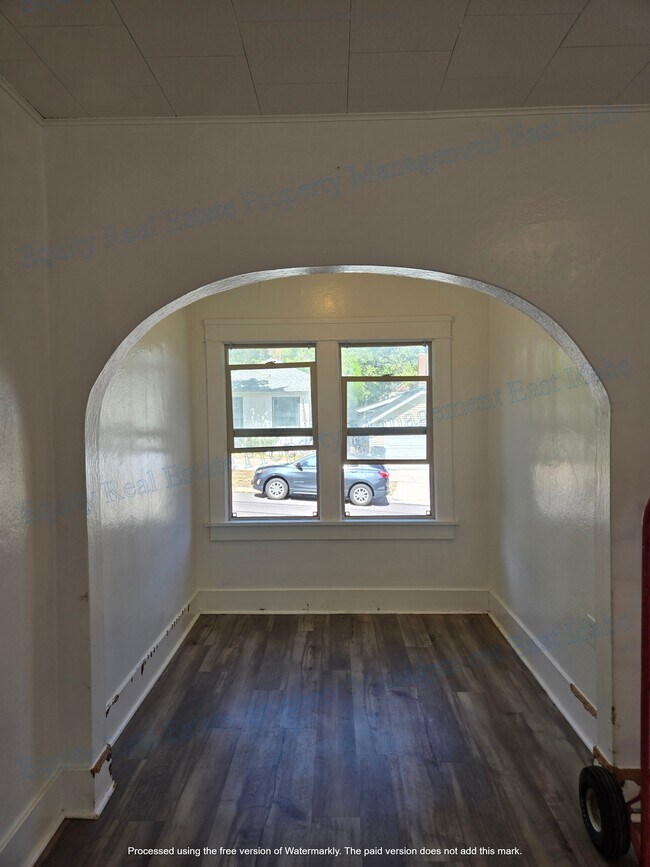 Building Photo - 921 W Clark St