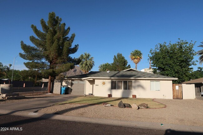 Building Photo - 6845 N 14th Pl