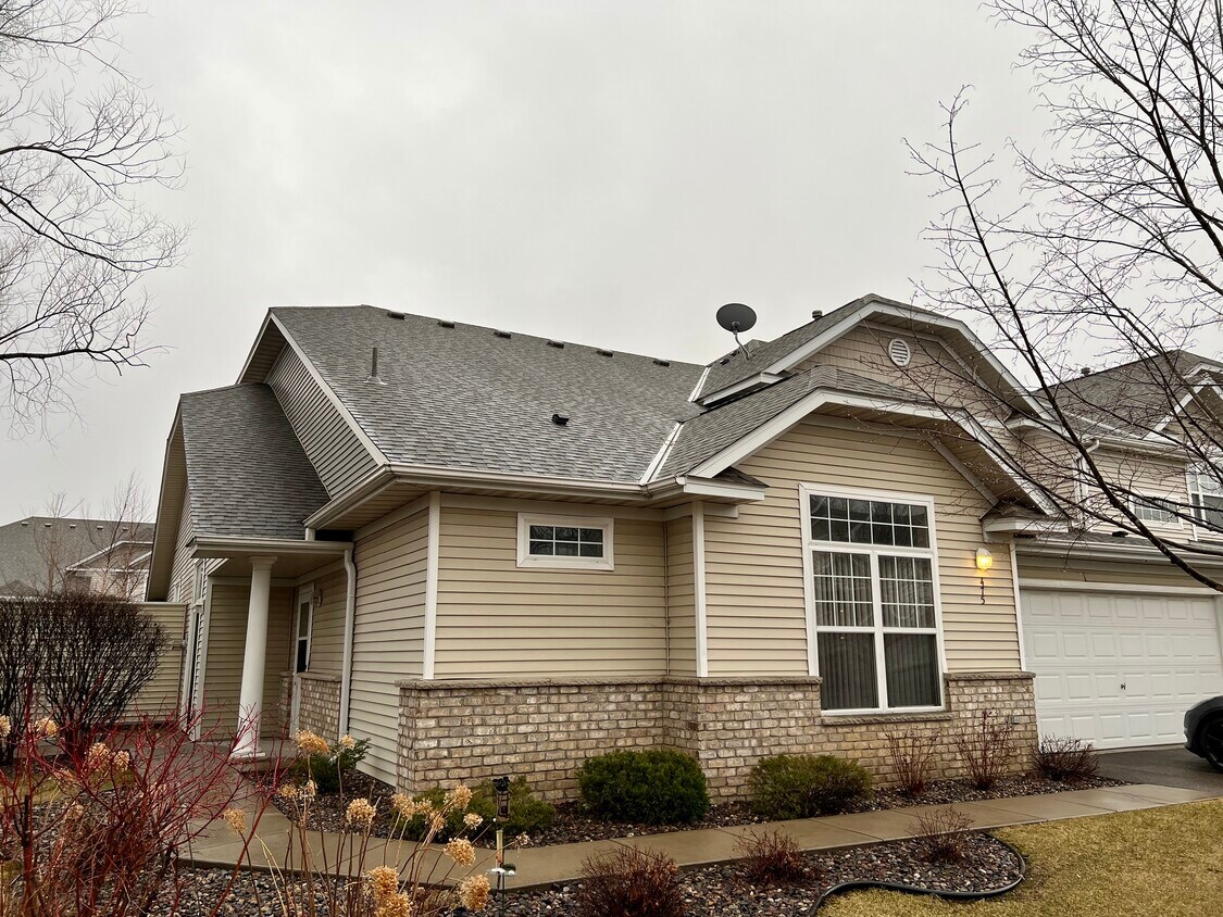 Foto principal - 475 Hickory Ln N