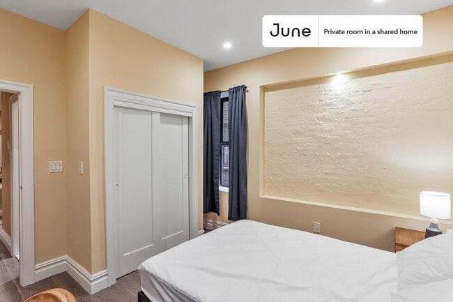 Building Photo - Room in Shared 3 bed/2 bath home