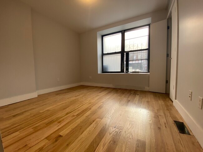 Building Photo - 347 Vernon Ave