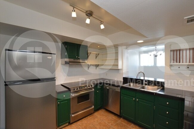 Building Photo - 3253 S Fairfield Dr