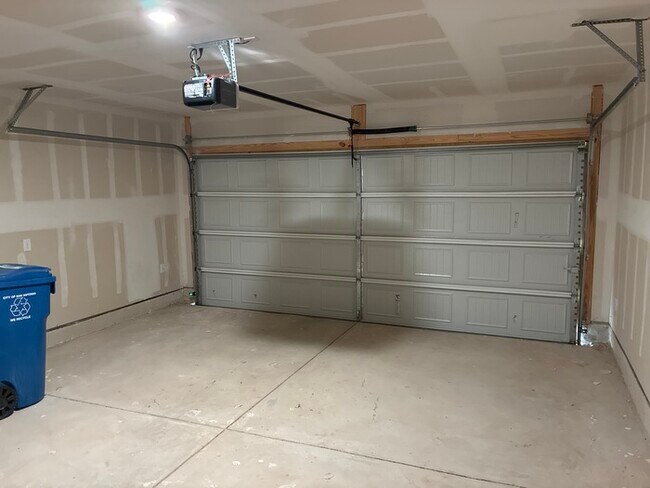 Foto del edificio - Move In Within 30 Days — Only $1,375! Limited-Time Offer