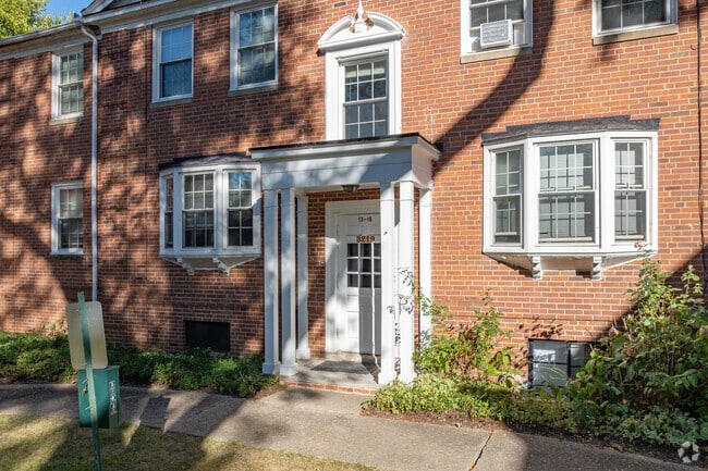 Entrada - Edgecliff Apartments